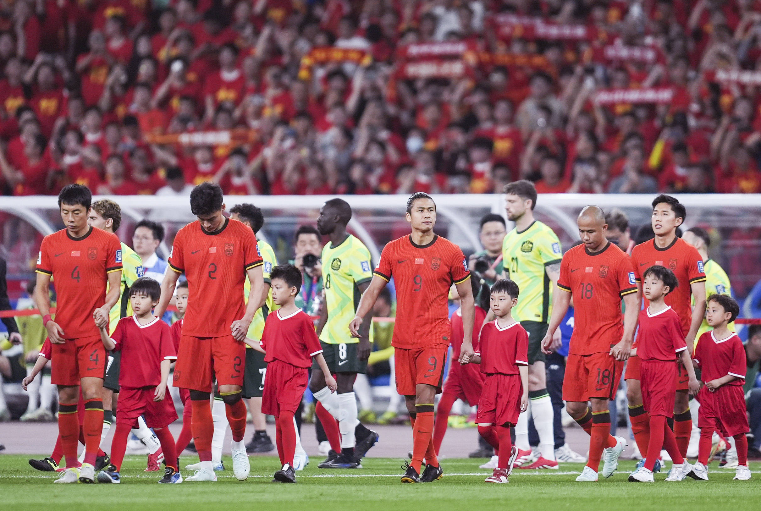 东亚杯-黄政宇首球国足两中门框1-0中国香港获季军的简单介绍